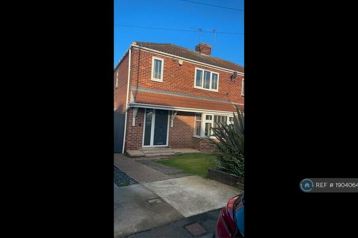 3 Bedroom Semi-Detached House To Rent In Cedar Avenue, Wickersley, Rotherham, S66