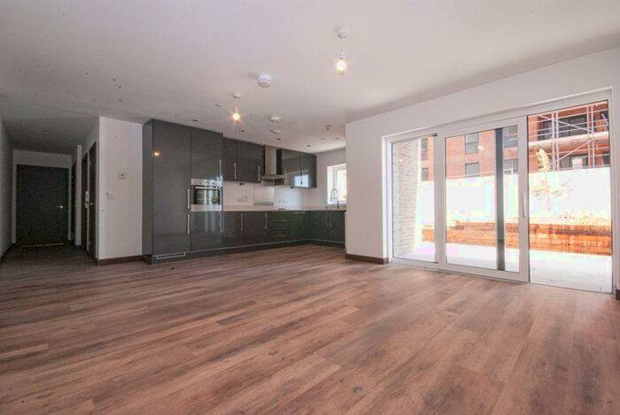 2 Bedroom Flat To Rent In Victoria Avenue, Southend-On-Sea, SS2