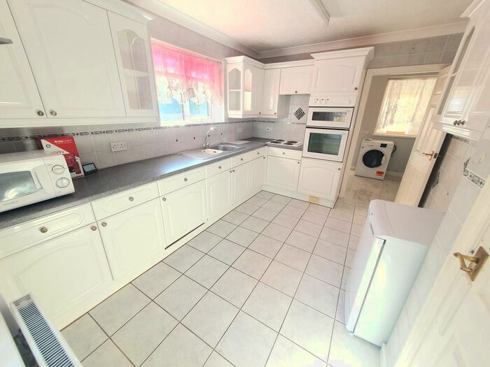 4 Bedroom Semi-Detached House To Rent In Robson Road, Norwich, NR5