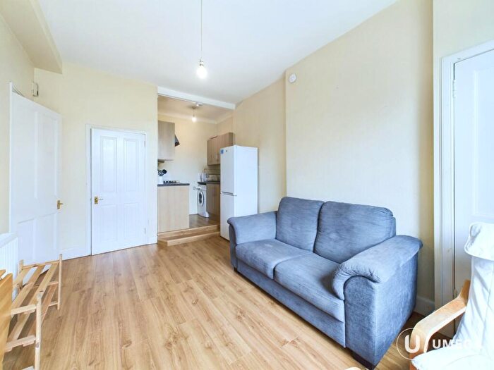 1 Bedroom Apartment To Rent In Caledonian Crescent, Edinburgh, EH11