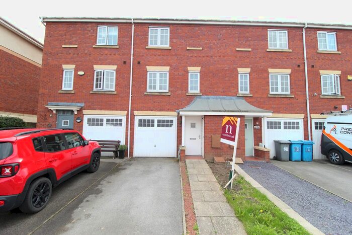 3 Bedroom Town House To Rent In Marfleet Avenue, Hull, HU9