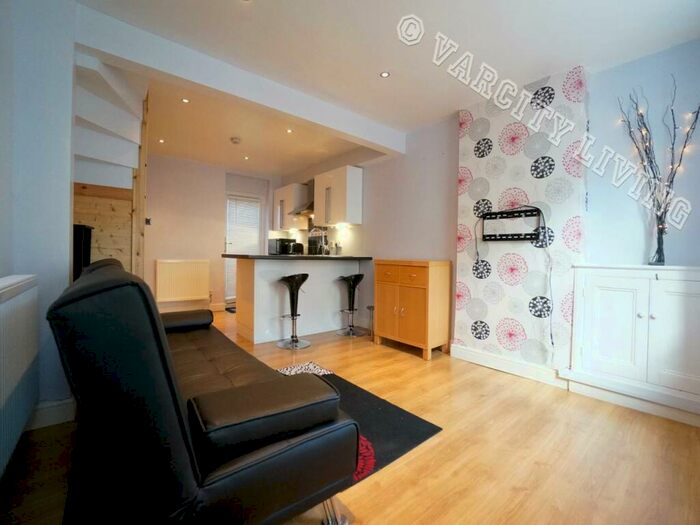 2 Bedroom House To Rent In Albert Street, Bangor, Gwynedd, LL57