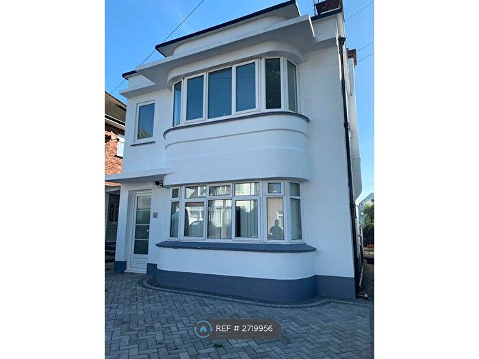 2 Bedroom Flat To Rent In Station Road, Leigh On Sea, SS9