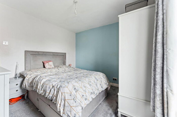 2 Bedroom Terraced House For Sale In Cross Street North, Dunstable, LU6