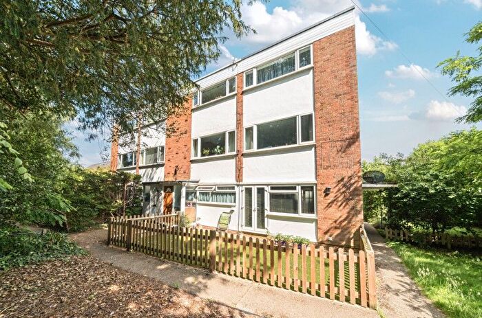2 Bedroom Maisonette To Rent In Walton On Thames, Surrey, KT12