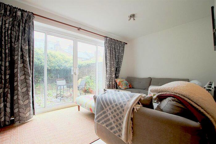 2 Bedroom Flat To Rent In Leighton Road, London, W13