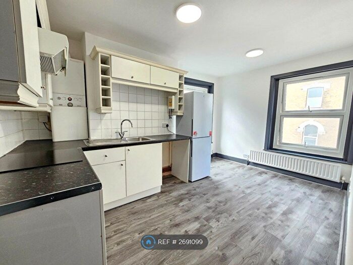 2 Bedroom Flat To Rent In Lower Clapton Road, London, E5