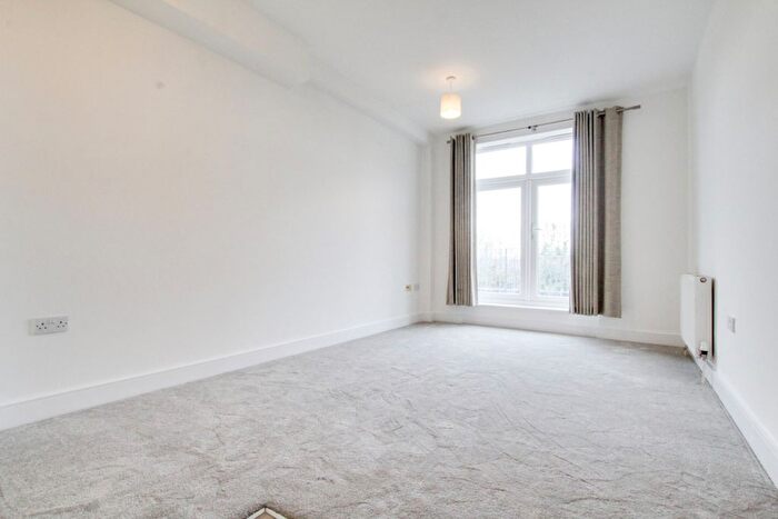 2 Bedroom Block Of Flats For Sale In High Street, Wickford, SS12
