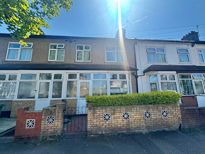 2 Bedroom Flat To Rent In Trevelyan Road, London, E12