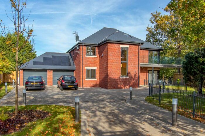 3 Bedroom Flat To Rent In Sherborne Avenue, Cyncoed, Cardiff CF23