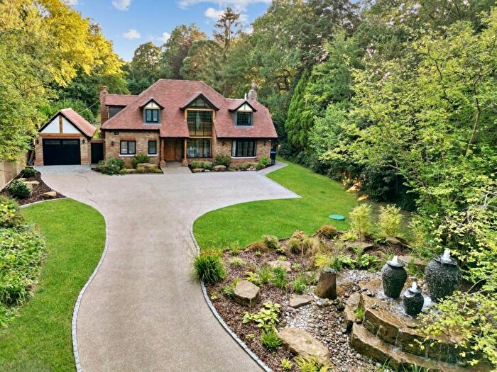 4 Bedroom Detached House For Sale In Lake View Road, RH19