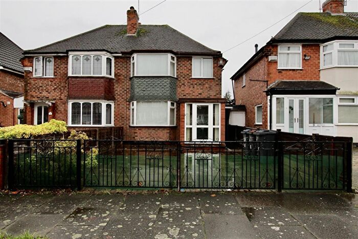 3 Bedroom Semi Detached House For Sale In Falmouth Road, Birmingham, B34
