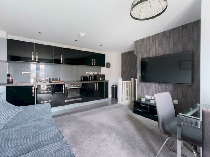 2 Bedroom Property To Rent In Holts Crest Way, Leeds, LS12