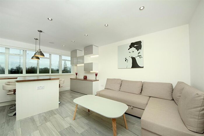 2 Bedroom Flat To Rent In Hanger Green, London, W5