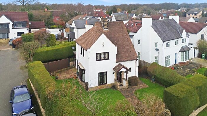 3 Bedroom Detached House For Sale In Woodhall Park Drive, Pudsey, LS28