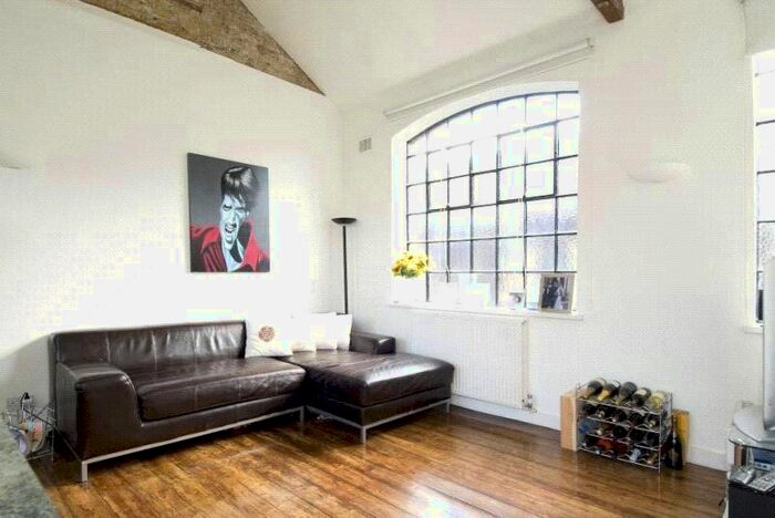 2 Bedroom Maisonette To Rent In Waldeck Road, Mortlake, SW14