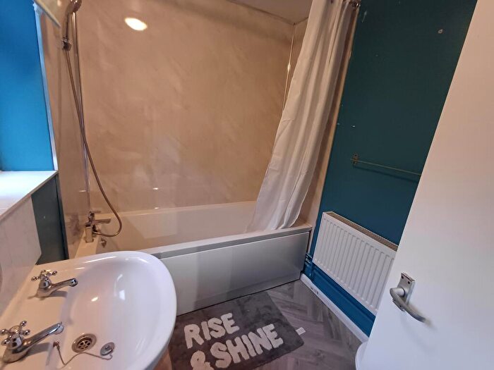 4 Bedroom House To Rent In Spark Terrace, Stoke-on-Trent, ST4