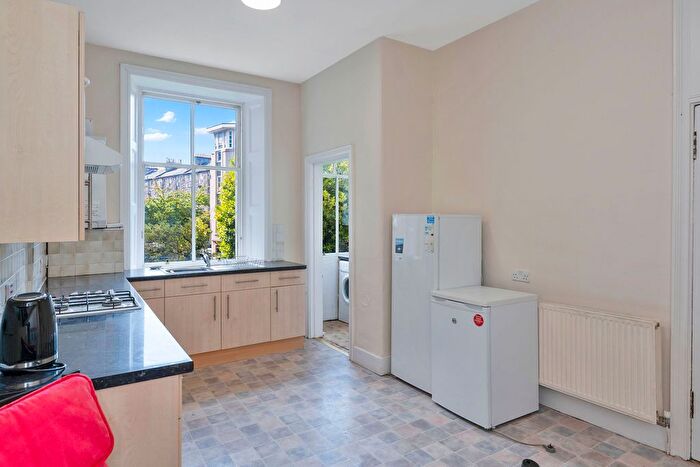 3 Bedroom Flat To Rent In West Preston Street, South Side, Edinburgh, EH8