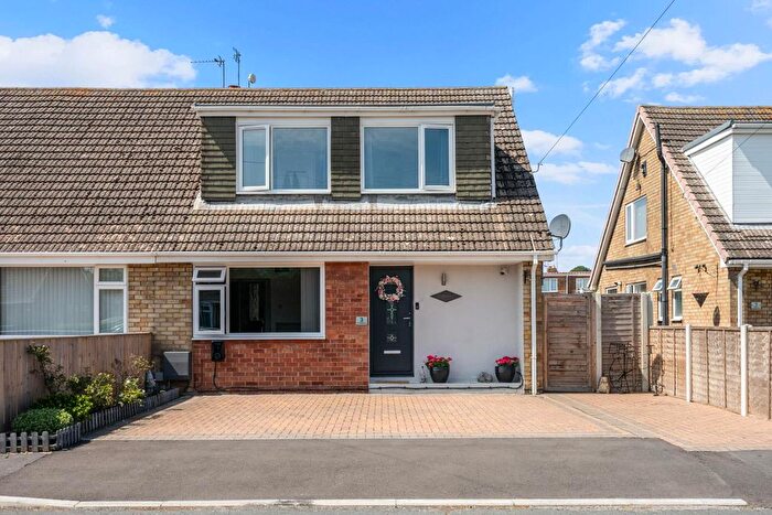 4 Bedroom Semi-Detached Bungalow For Sale In Seymour Road, Keyingham, Hull, HU12