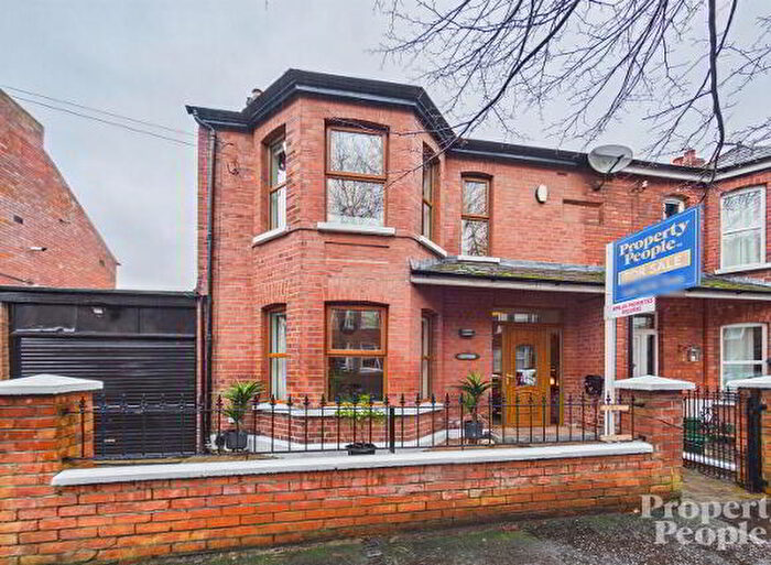 3 Bedroom Detached House For Sale In - Chestnut Gardens, Belfast, BT14