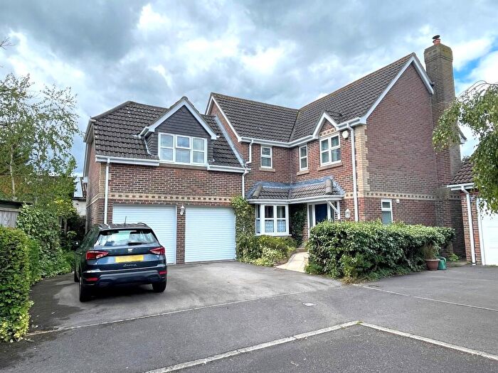 5 Bedroom Detached House For Sale In Lawnswood Close, Dibden Purlieu, SO45
