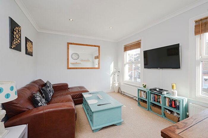 2 Bedroom Flat To Rent In Newton House, Wimbledon, SW19