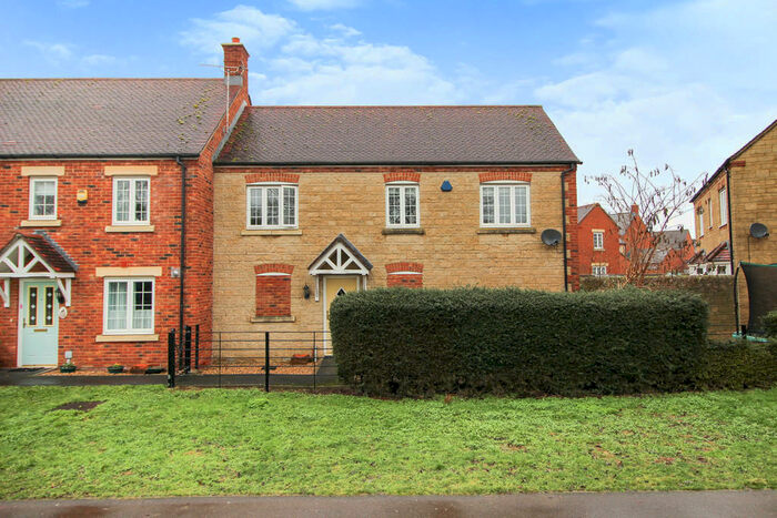 2 Bedroom Property To Rent In Maybold Crescent, Haydon End, Swindon, SN25