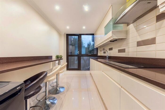 3 Bedroom Flat To Rent In Tavistock Crescent, London, W11