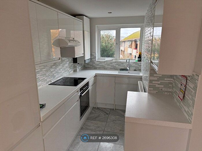 2 Bedroom Flat To Rent In The Hermitage, Barnes, SW13