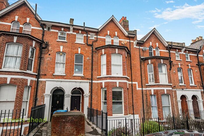 3 Bedroom Flat For Sale In Farquhar Road, London, SE19