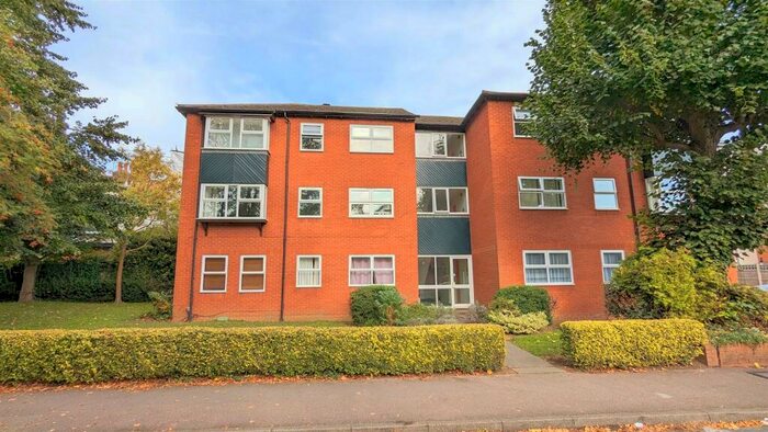 2 Bedroom Apartment To Rent In Lime Tree Place, St. Albans, AL1