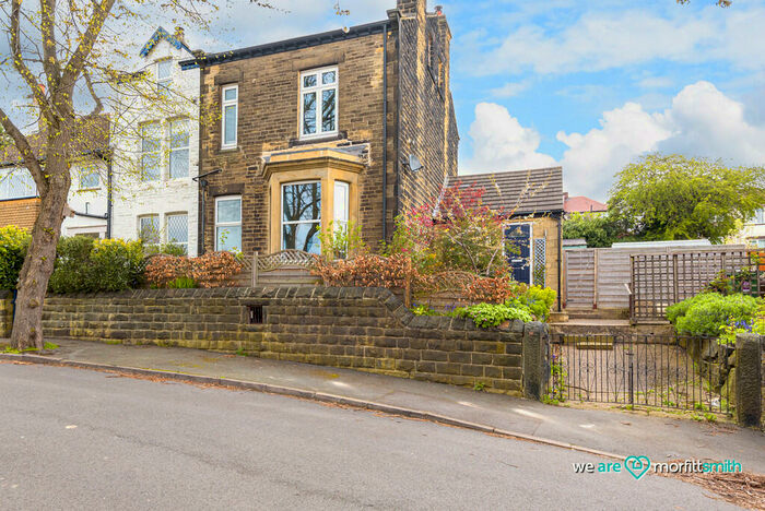 4 Bedroom Semi-Detached House To Rent In Camborne Road, Birley Carr, S6