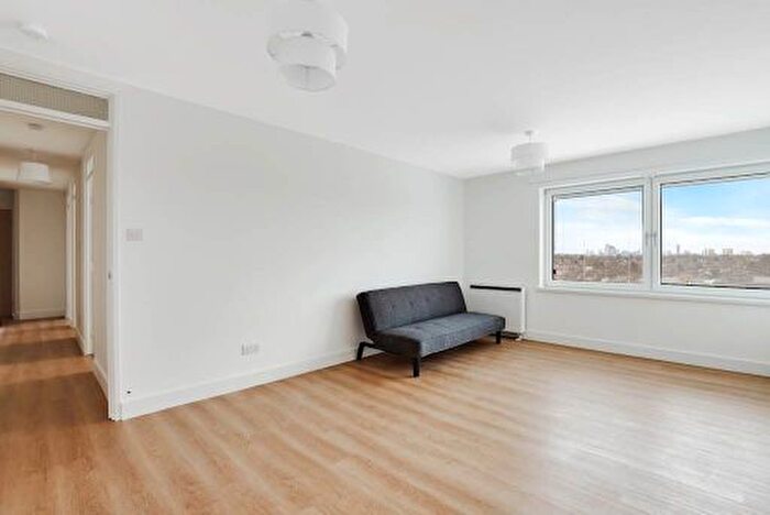 3 Bedroom Flat To Rent In Avenue Road, London, SE20