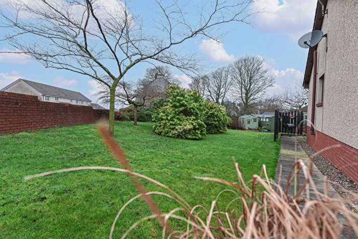 2 Bedroom Detached Bungalow For Sale In Curling Knowe, Crossgates, Cowdenbeath, KY4