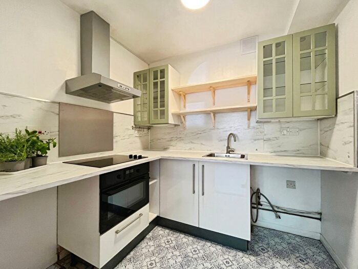1 Bedroom Flat To Rent In Pursewardens Close, Ealing, W13