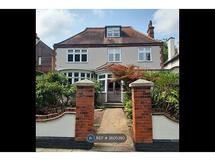 3 Bedroom Flat To Rent In Luttrell Avenue, London, SW15