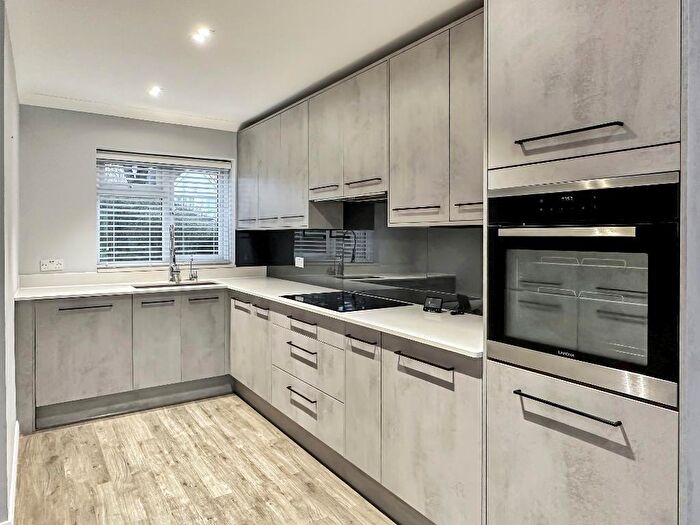 3 Bedroom End Of Terrace House For Sale In Limpsfield Road, Sanderstead, CR2