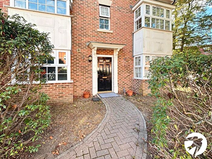 4 Bedroom Semi-Detached House To Rent In Abbey Drive, Dartford, DA2