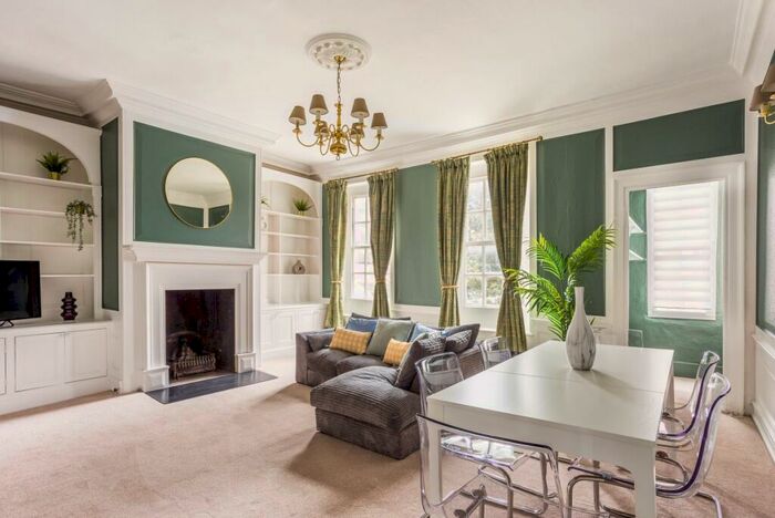 2 Bedroom Duplex To Rent In Church Street Windsor, SL4