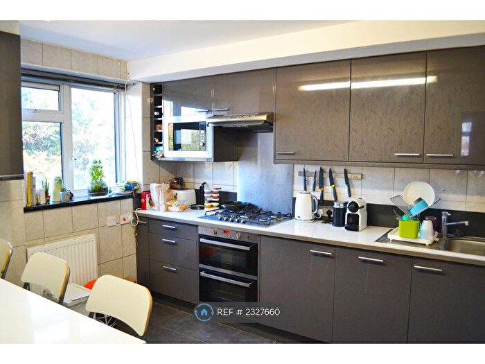 1 Bedroom Flat To Rent In Cranford Drive, Hayes, UB3