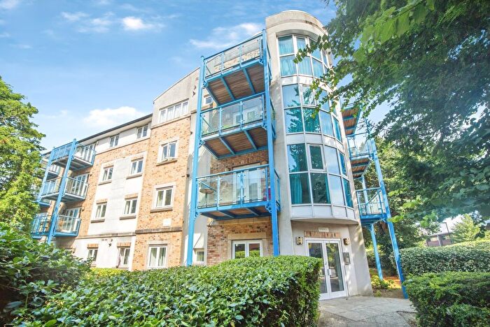 2 Bedroom Flat For Sale In Hulse Road, Southampton, Hampshire, SO15