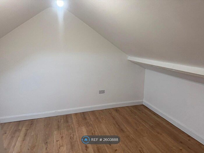 3 Bedroom Flat To Rent In Manor Road, Mitcham, CR4