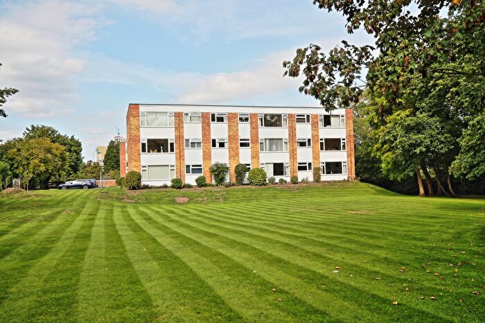 2 Bedroom Flat To Rent In Davos Close, Woking, GU22