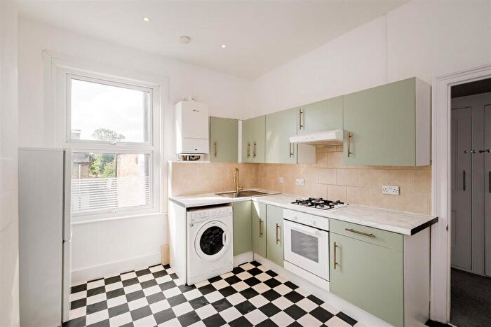 1 Bedroom Flat To Rent In High Road, Leyton, E10