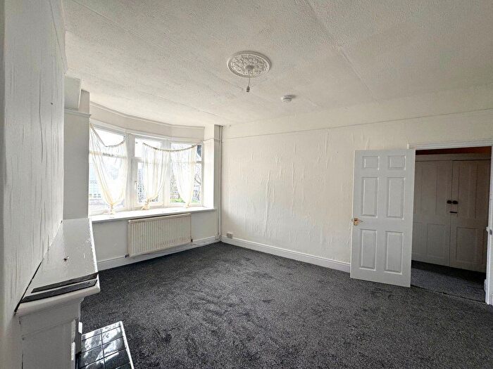 2 Bedroom Flat To Rent In Flat A Cefn Forest Avenue, Blackwood, NP12