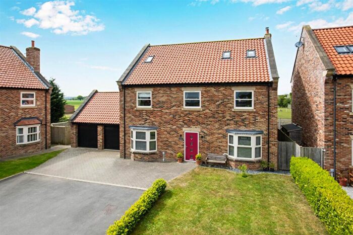 6 Bedroom Detached House For Sale In Hall Close, Church Fenton, Tadcaster, LS24