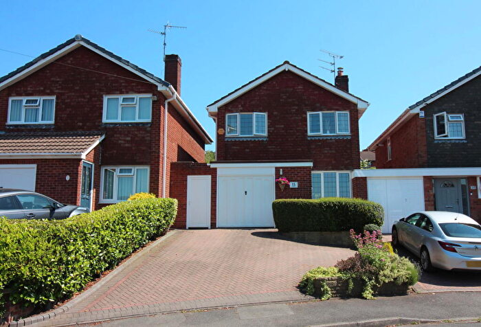 4 Bedroom Link Detached House For Sale In Kingswinford, Lowe Drive, DY6