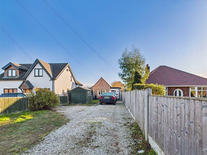 2 Bedroom Detached Bungalow For Sale In Retford Road, Newark, NG22