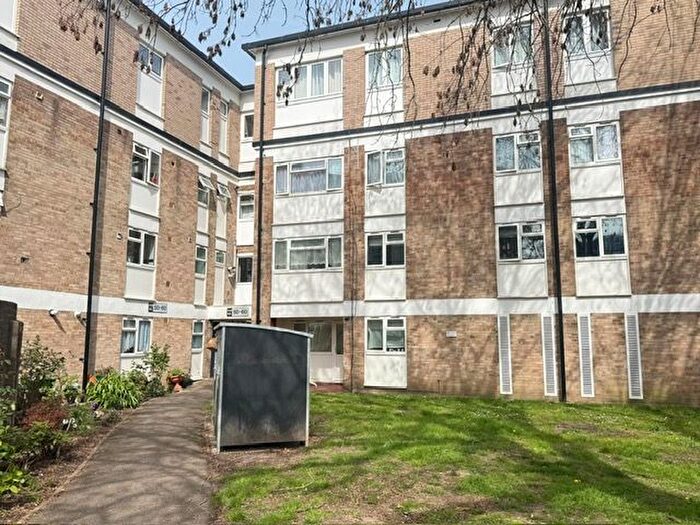 2 Bedroom Flat To Rent In Cole Gardens, Hounslow, TW5