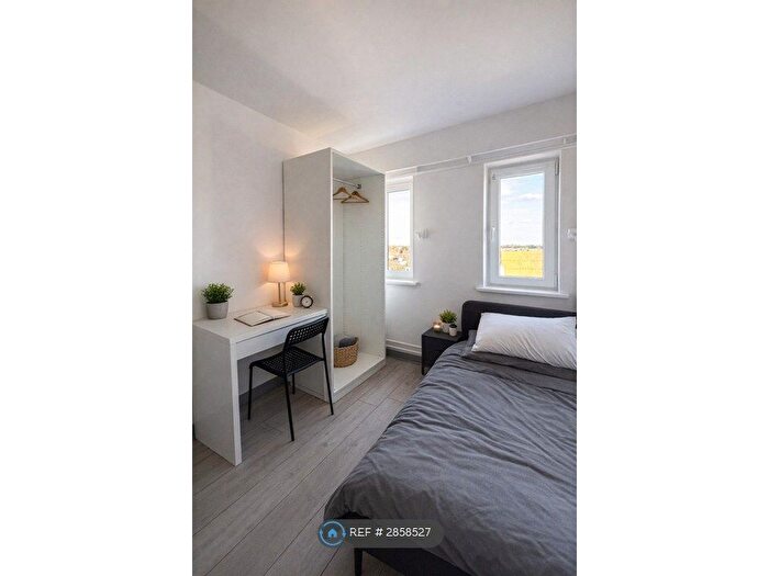 Studio To Rent In Stoke Road, Slough, SL2